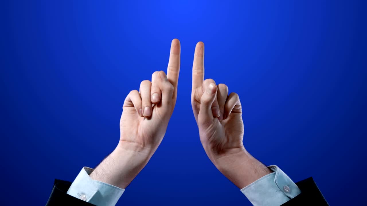 크기 비교: 비즈니스맨 인 슈트 4k 비디오 영상, 그린 스크린