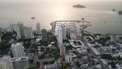 vista aérea de santa marta colombia mar caribeño al atardecer