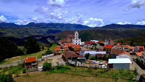 Iglesia-Sígsig&#39;-En-La-Cima-De-La-Montaña