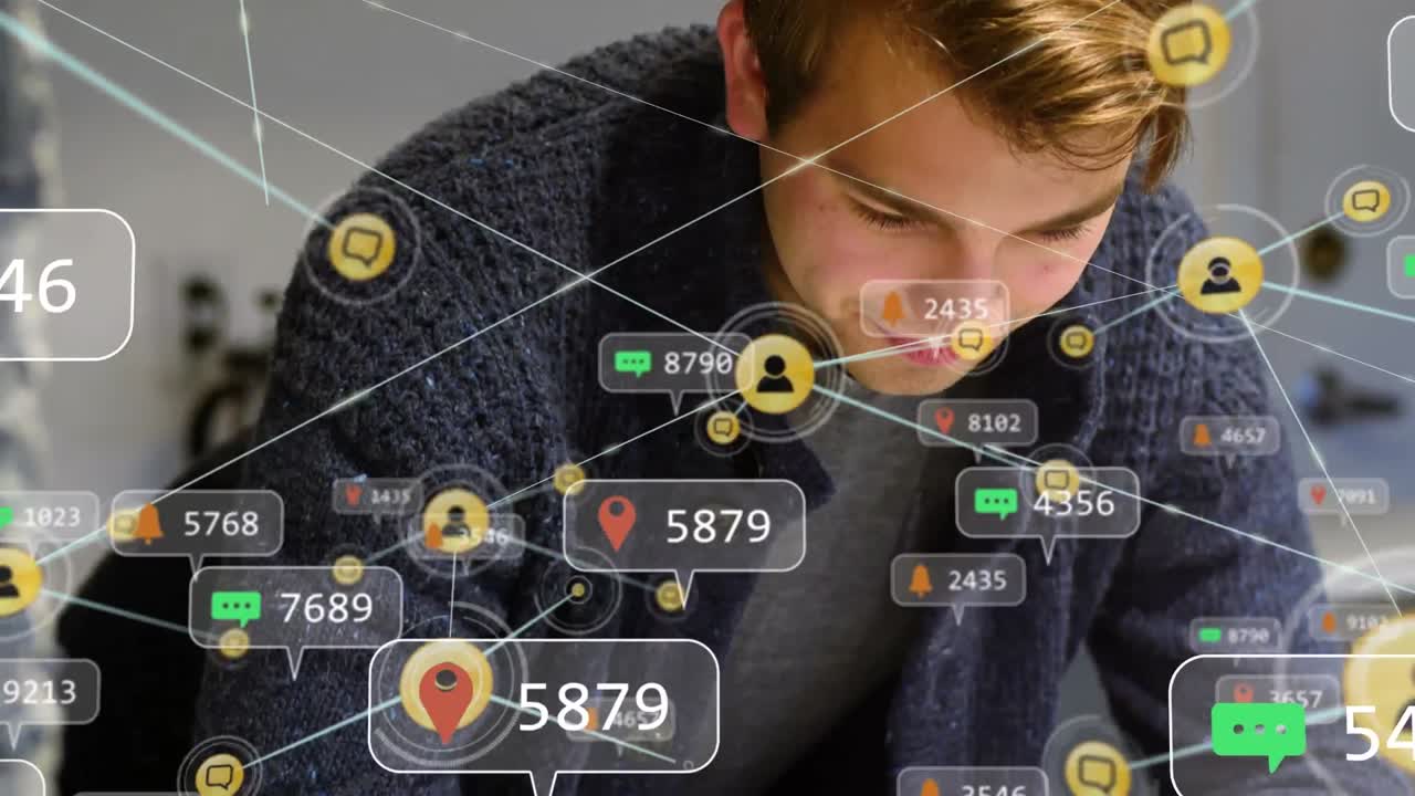 스마트 폰을 사용하는 백인 남성에 대한 소셜 미디어 아이콘과 연결 네트워크의 애니메이션