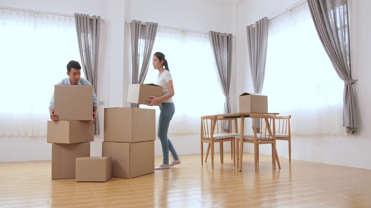 Couple Move To The New Home