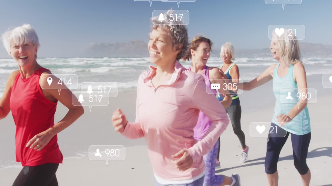 해변에서 달리는 고령 여성에 대한 소셜 미디어 아이콘의 애니메이션