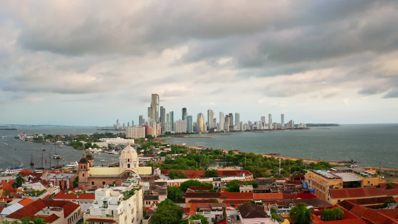 Vista aérea de drone do centro histórico de Cartagena das Índias, na Colômbia