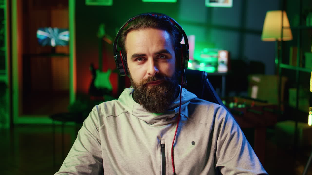 Streamer greeting audience, filming tutorial on how to defeat enemies in multiplayer game, zoom out