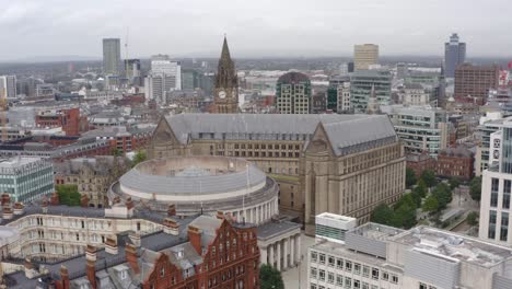 Drohnenschuss-Nähert-Sich-Der-Manchester-Central-Library