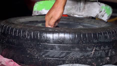 air removing from the tyre before the tyre is removed from the rim manualy