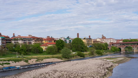 Ponte-Coperto-En-Pavia-En-Un-Día-Soleado,-Lombardía,-Italia