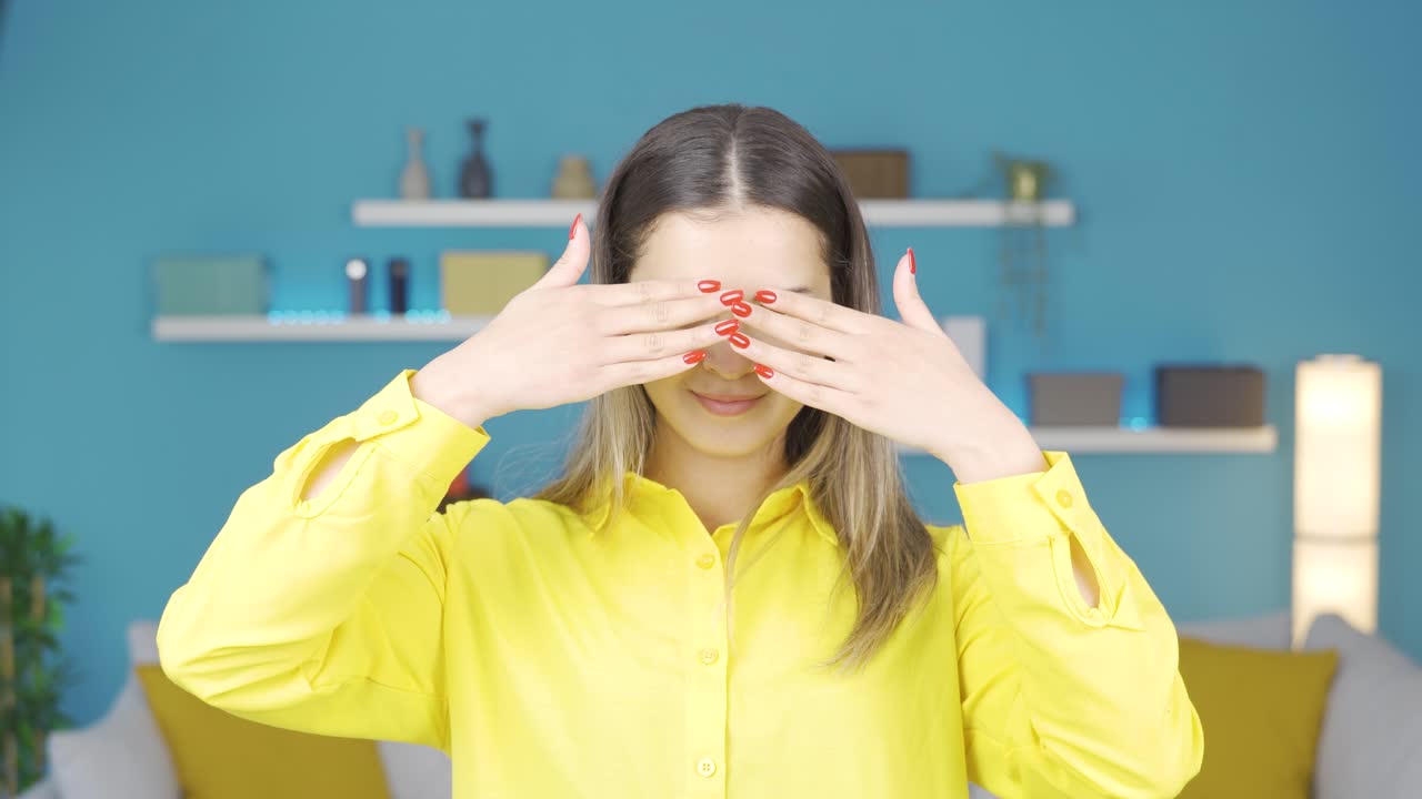 완벽한 메이크업을 한 어린 소녀.