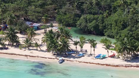 Vista-De-Drones-Del-Río-Cano-Frio-En-Las-Galeras,-Samaná,-República-Dominicana