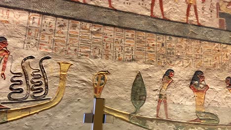 Antike-ägyptische-Hieroglyphenmalerei-Im-Grab-Von-Ramses-IX