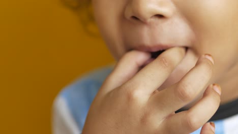 primer plano de la boca de un niño