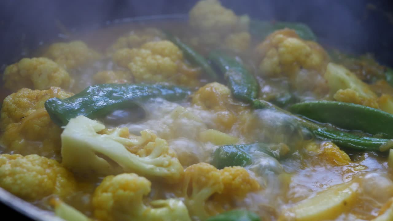 판에 채소 카리 요리