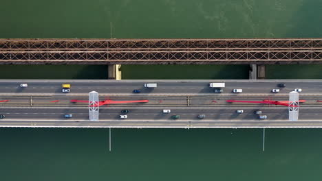 Puente-Sobre-El-Río-Danubio-En-Budapest