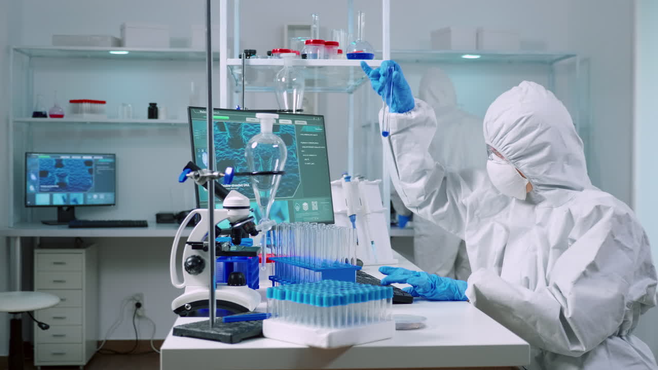 백신 구성의 진화에 대한 pc 타이핑에 대한 커버올 바이오케미스트