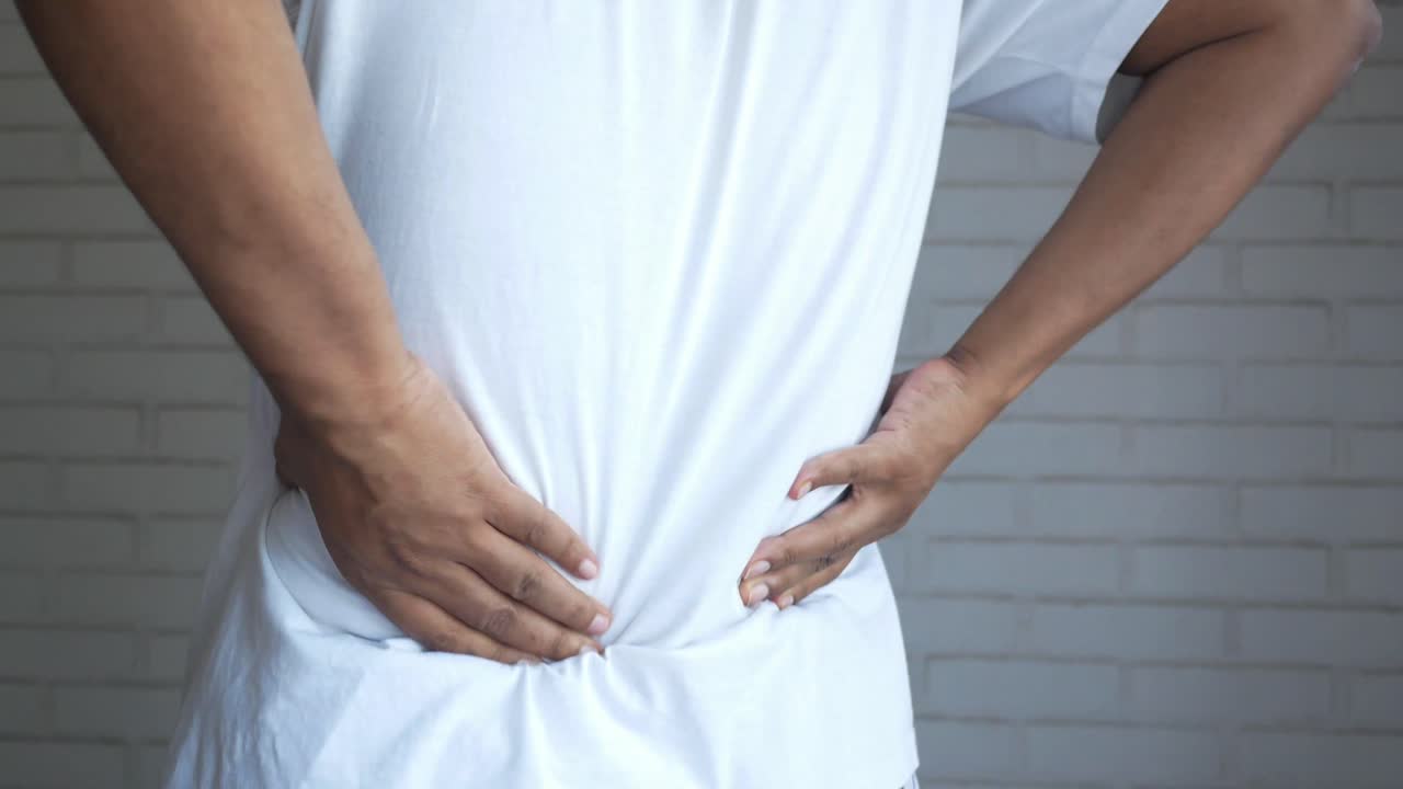 hombre con dolor de espalda