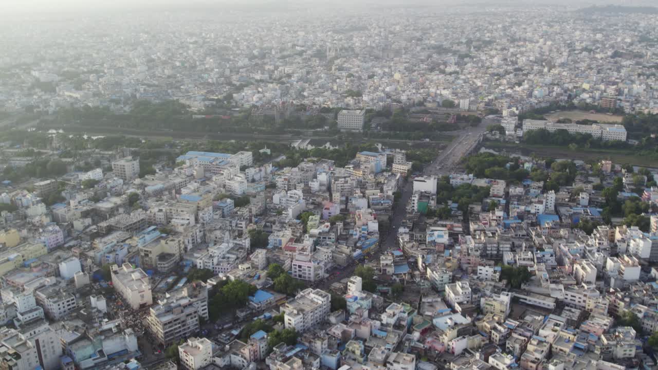 vista aérea del río musi, que divide la histórica ciudad vieja de la ciudad nueva