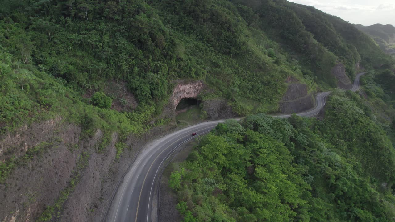 도미니카 공화국의 라스 테레나스 (las terranas) 에 있는 아틀란티코 거리의 공중 사진