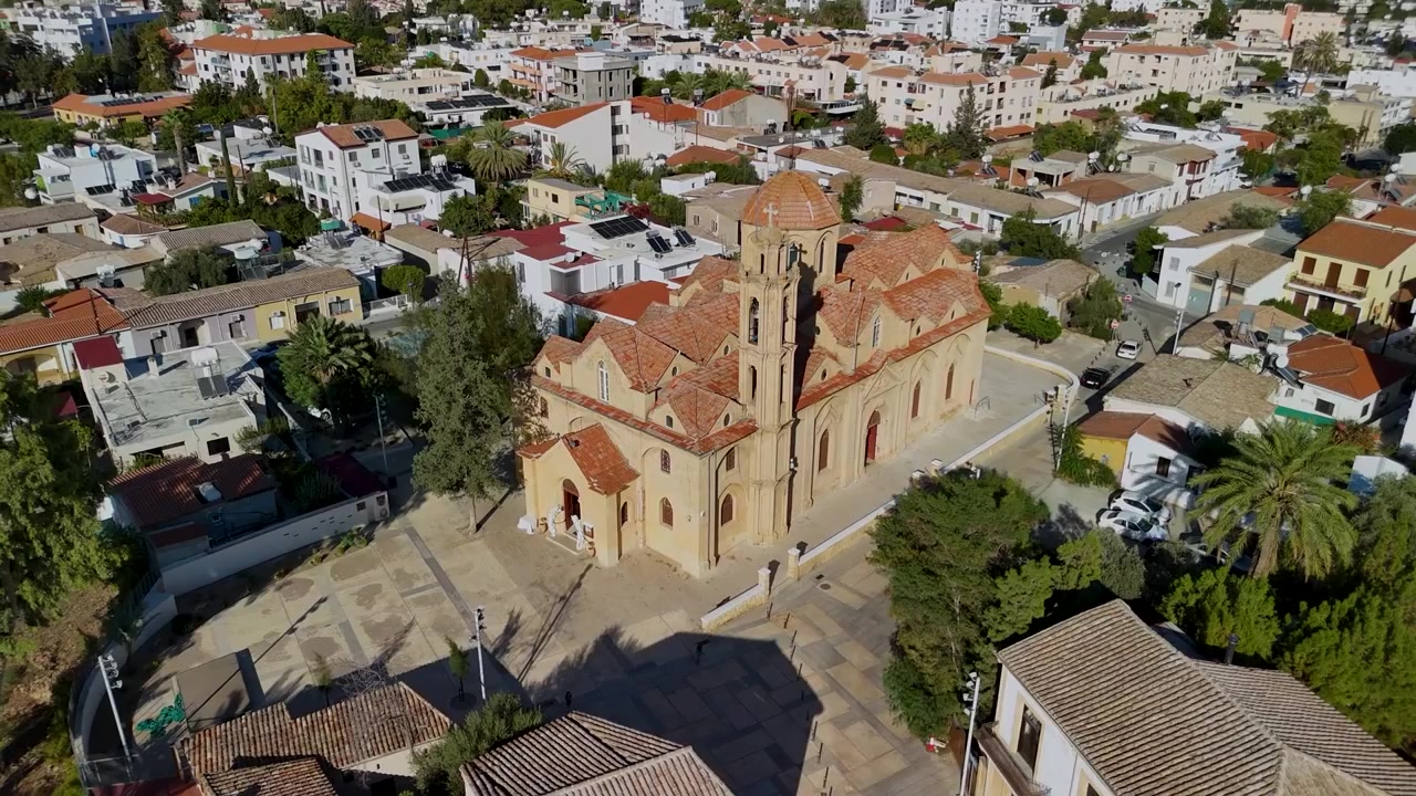 Lefkoşa, Kıbrıs'taki Aziz Barbara Kaimakli Kilisesi - Rum Ortodoks Kilisesi'nin Havadan Görünümü.
