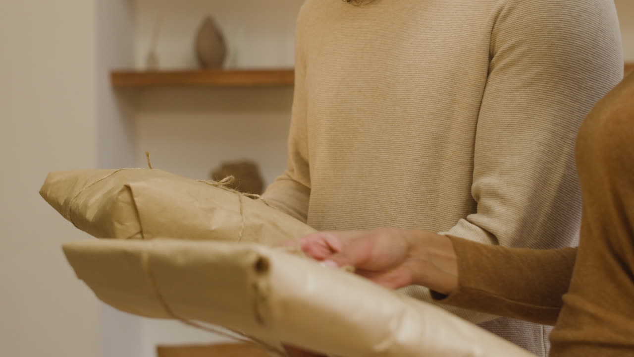 크리스마스를 축하하는 사람들