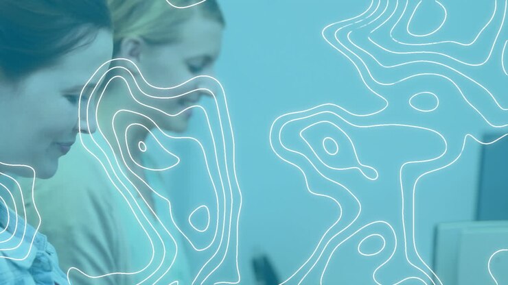 Animazione di forme in movimento su un gruppo di studenti che usano i computer