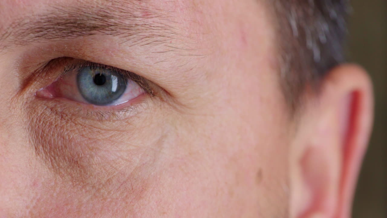 시력을 검사 하는 사람 의 클로즈업