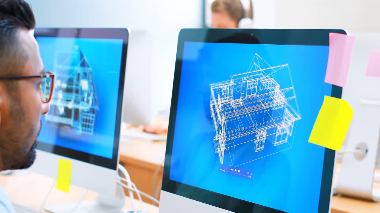 ejecutivo que utiliza una computadora de escritorio en el escritorio 4k