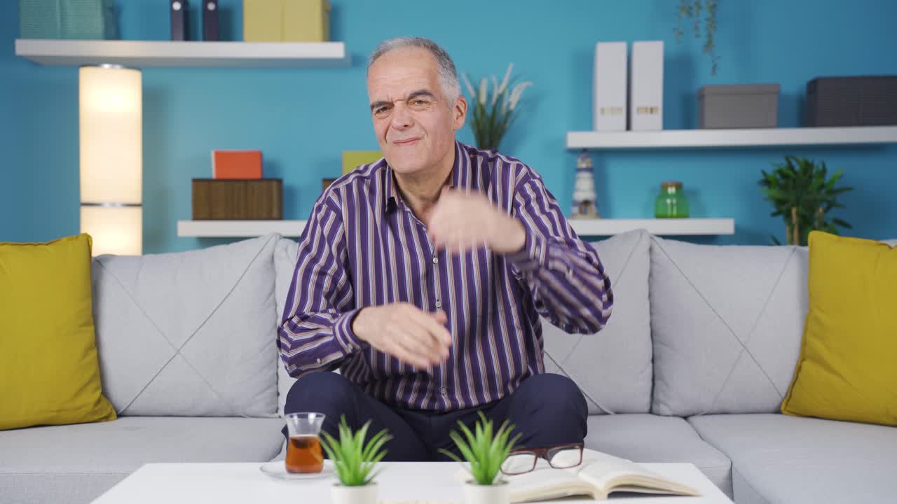 노화에 불만족한 사람은 슬프다.