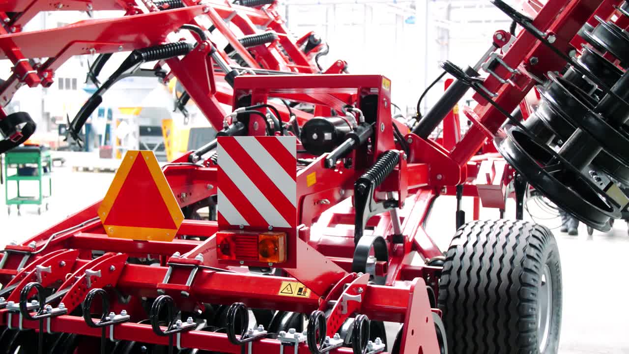 equipo para la agricultura. nuevo cultivador de disco producido en la planta de ingeniería