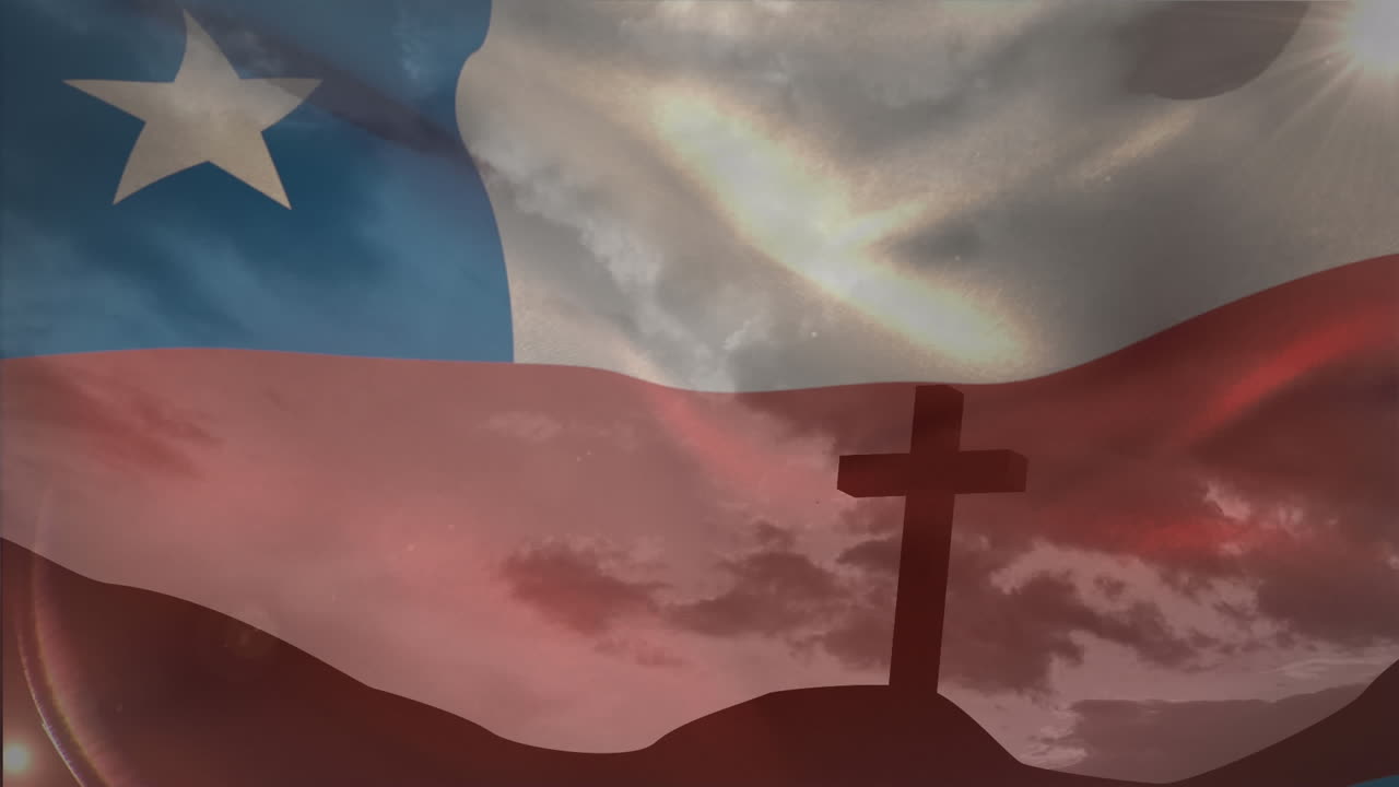 animación de agitar la bandera de chile contra la silueta de una cruz en la montaña contra las nubes en el cielo