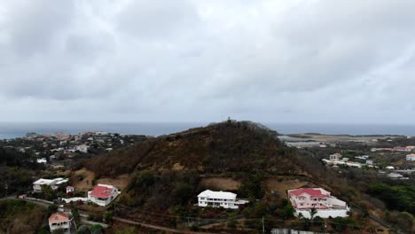 Häuser-Auf-Der-Tropischen-Insel-Grenada,-Luftaufnahme