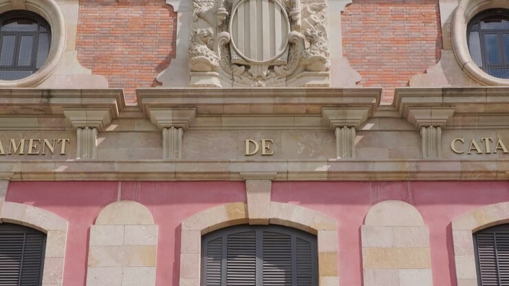 Parlament De Catalunya With Details 2022 Tilt down 4k 30fps
