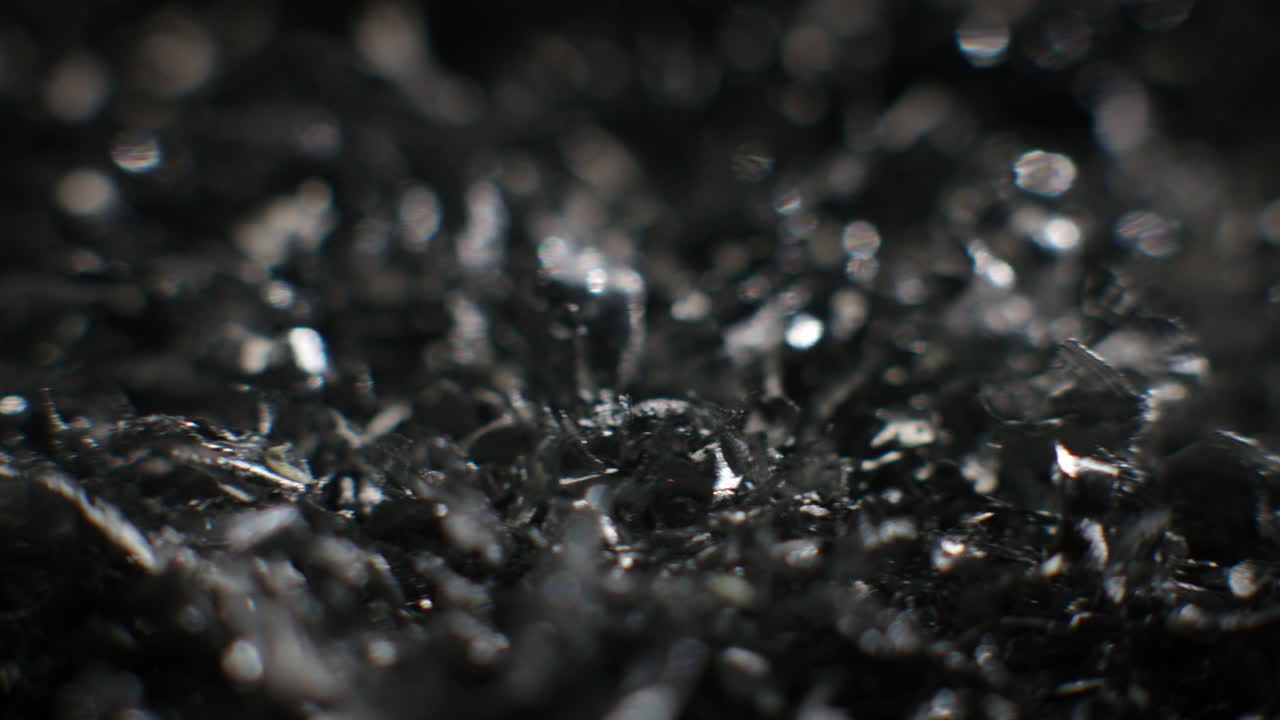 Metal fillings chaotic movement