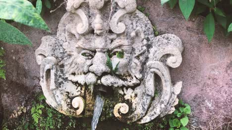 Maschera-Zeus-Statue-Brunnen-In-Funchal,-Madeira