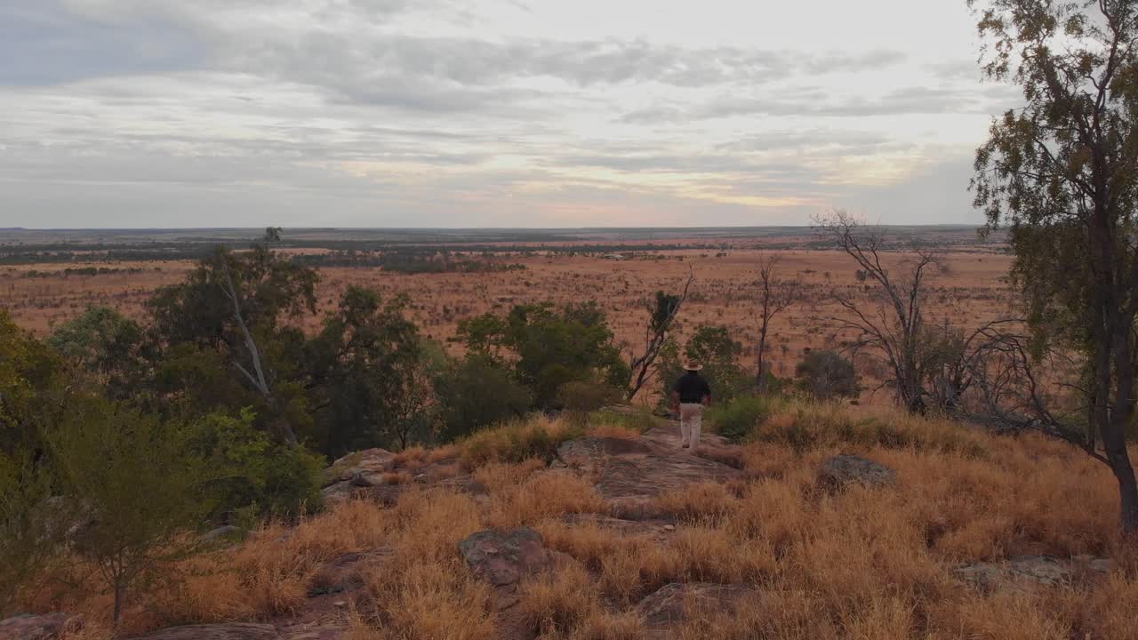 Landmand på hest ved MacKenzie River, Queensland, Australien