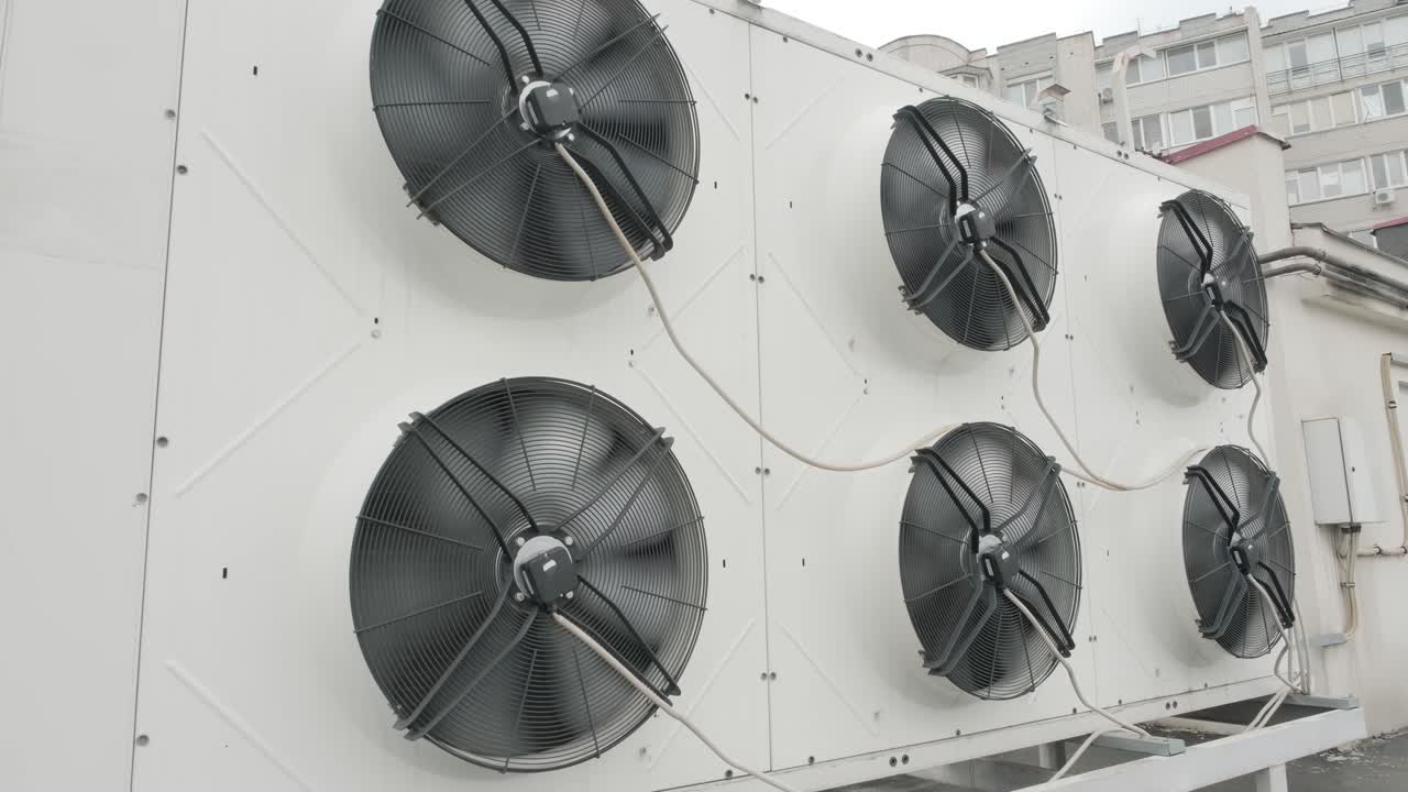unidades de calefacción, ventilación y aire acondicionado en el techo