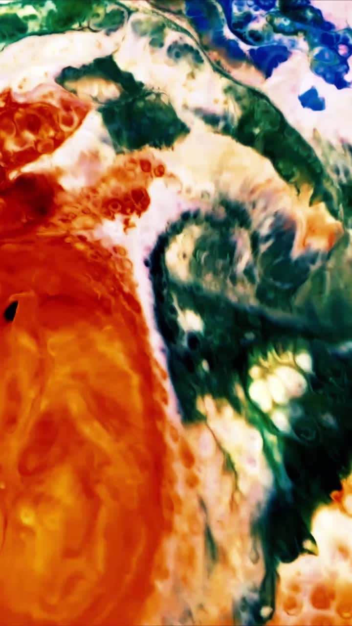 Arte fluida astratta vibrante con colori che si mescolano e vorticano
