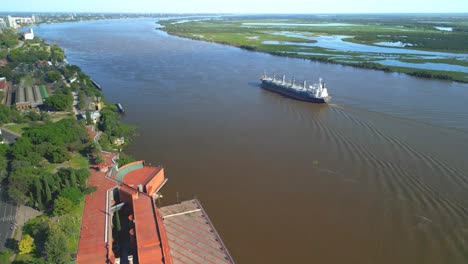 Rosario,-Argentinien,-Provinz-Santa-Fe,-Luftbilder-Mit-Drohne-Der-Stadt,-Blick-Auf-Die-Entrerio-Inseln-Des-Parana-Flusses