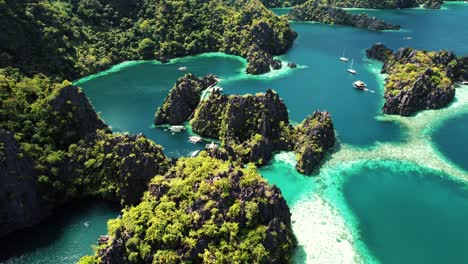 4k-Aerial-Drone-Pan-of-Twin-Lagoon,-Coron,-Palawan-Philippines