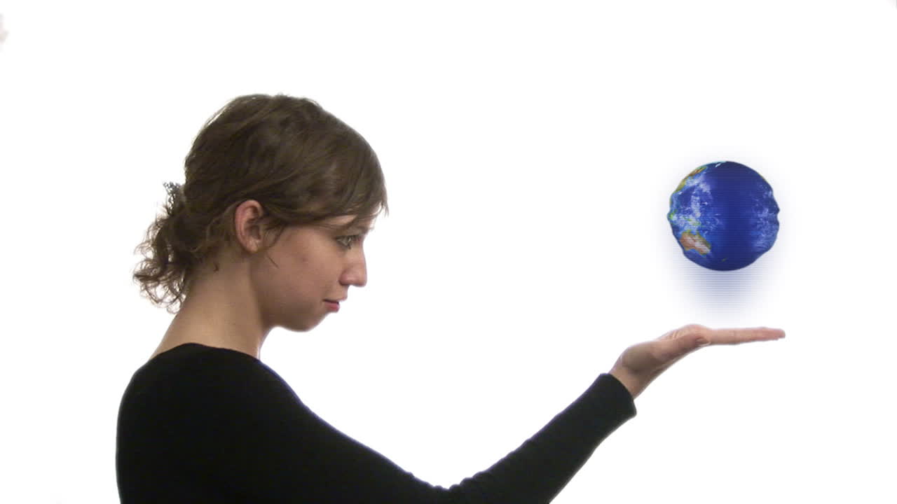 бизнесмен с глобусом в руке