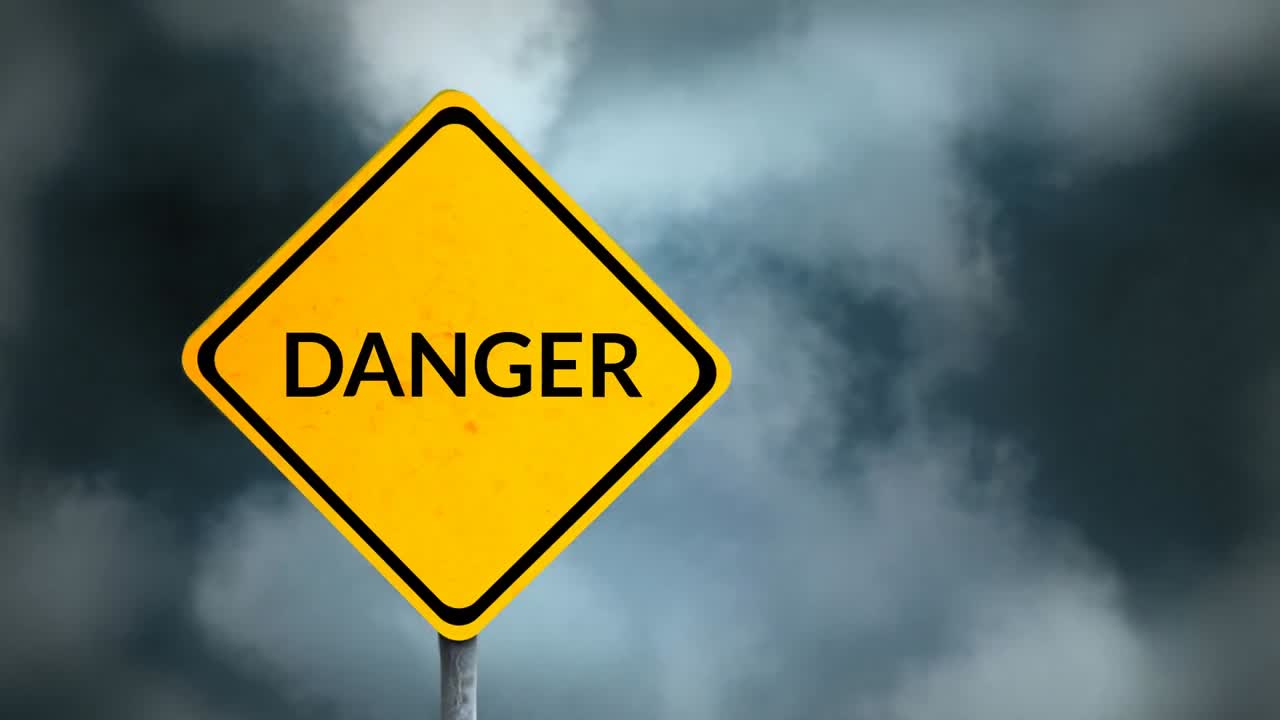 노란색 도로 표지판과 연기에 대한 위험