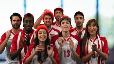 los aficionados al deporte aplaudiendo en voz alta 4k