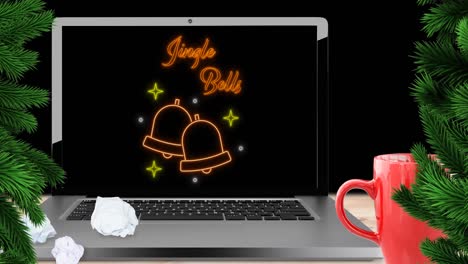 Animation-Von-Jingle-Bells-Text-Auf-Dem-Laptop-über-Tannenbäumen-Auf-Schwarzem-Hintergrund-Zu-Weihnachten