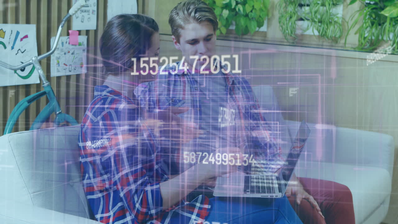 animación de números cambiantes y procesamiento de datos durante la compra de parejas en línea