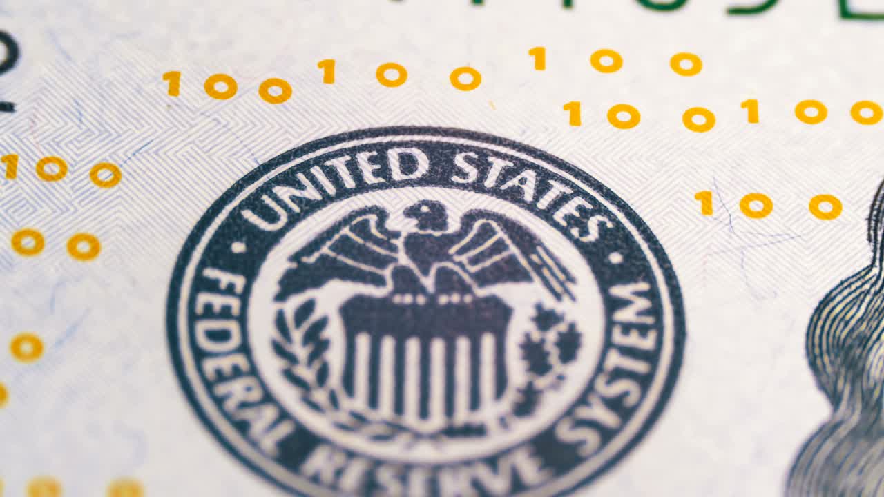 parte de los billetes de 100 dólares, vista en el tipo de impresión de los estados unidos, el sistema de reserva federal