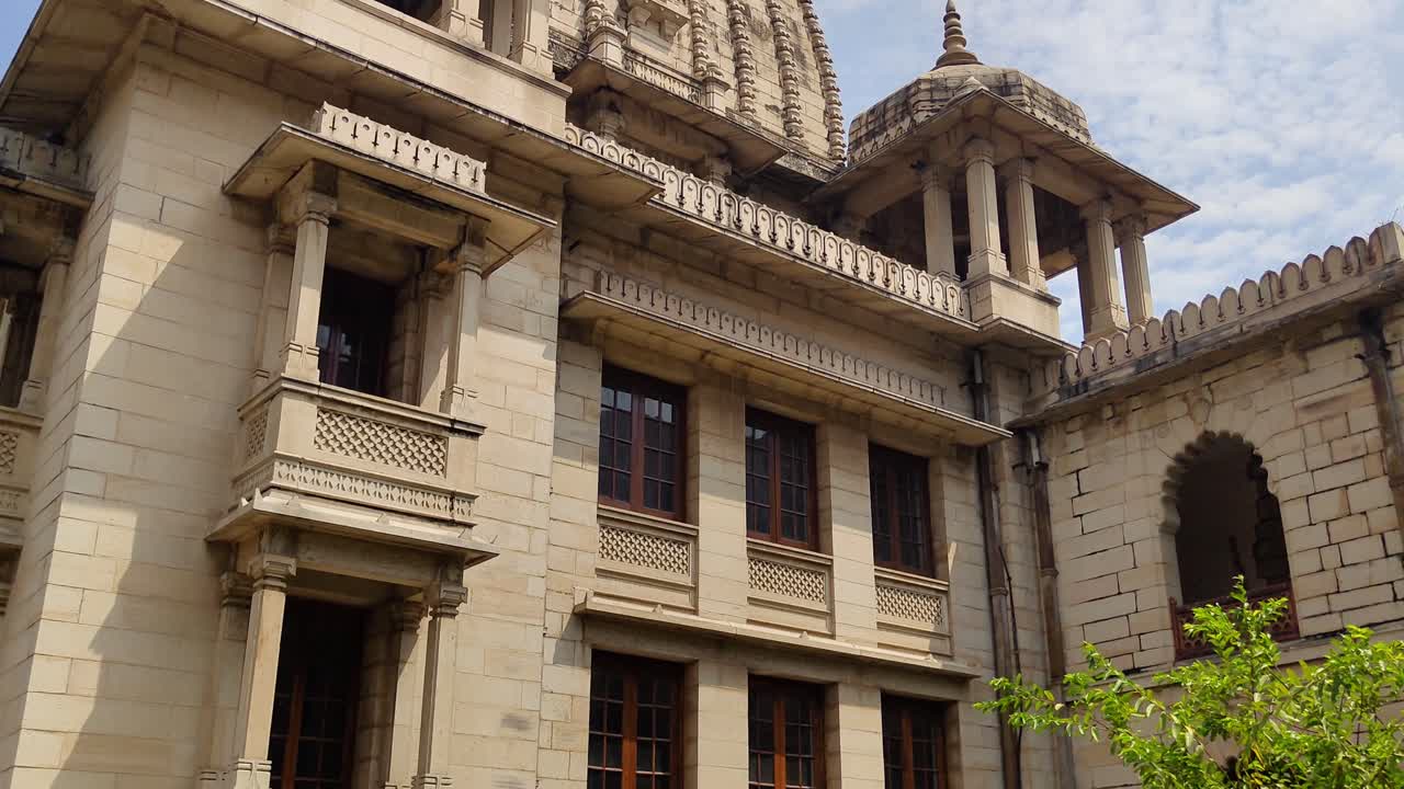 Close-up shot of Kirti Mandir's grand stone architecture, showcasing Gujarat’s royal heritage and historic legacy.