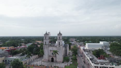 acercamiento a la iglesia de san servacio
