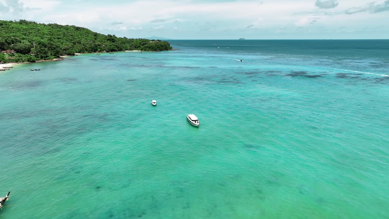 imágenes de aviones no tripulados de las islas phi phi