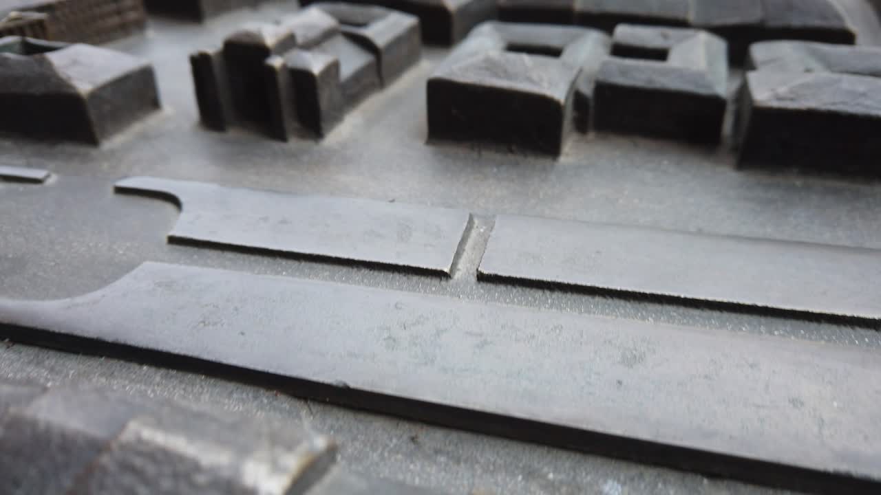 Modello di città in metallo. Modello 3D.