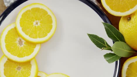 Close-up-of-fresh-sweet-limes-in-plate