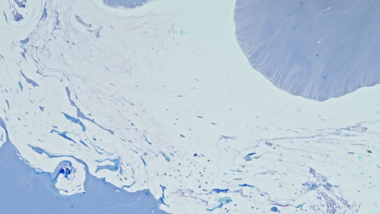 파란색과 보라색 색조의 추상적인 액체 예술